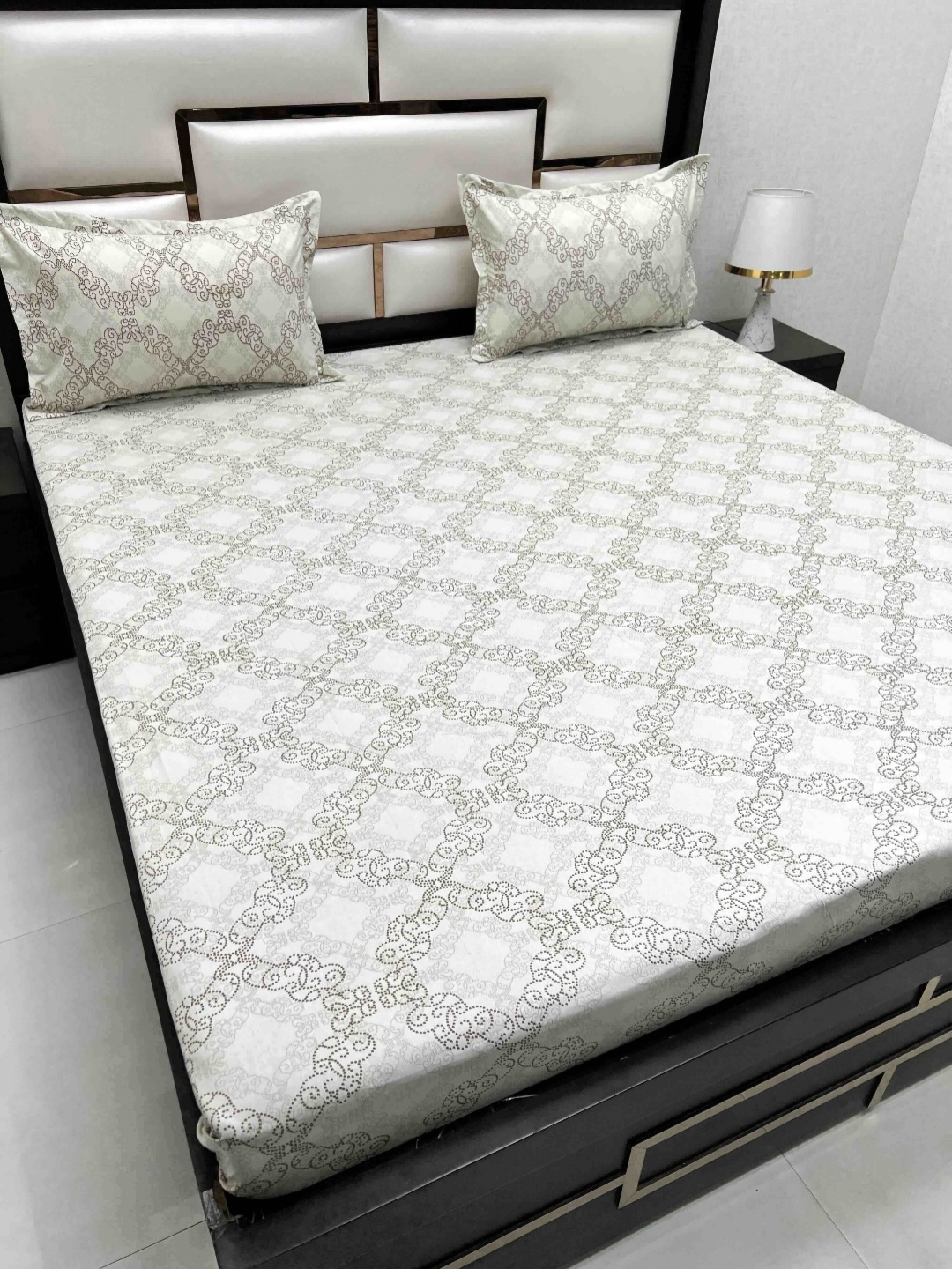 

Pure Decor Green & Green Ethnic Motifs 350 TC Cotton King Bedsheet Set 2.74 m x 2.74 m, White