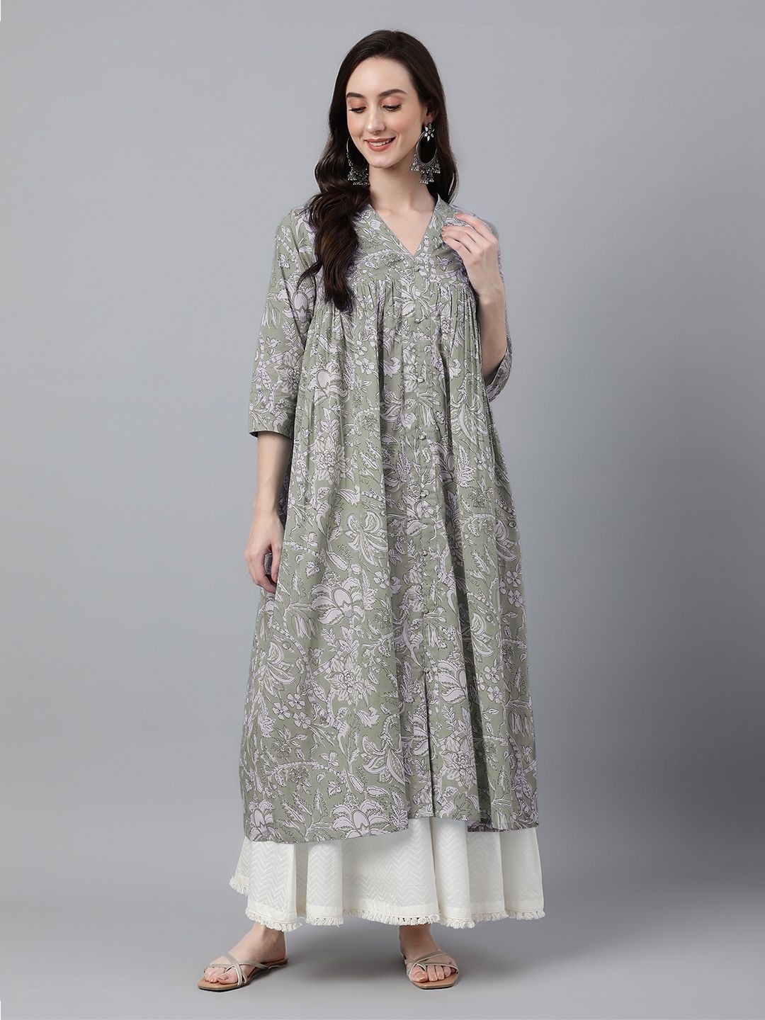 

Janasya Floral Printed Pure Cotton V-Neck Anarkali Kurta, Green