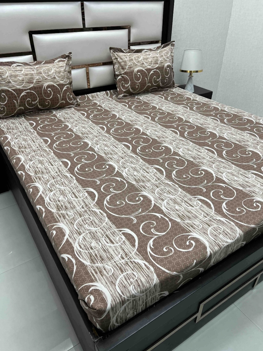 

Pure Decor Brown & White Ethnic Motifs 330 TC Cotton King Bedsheet Set 2.74 m x 2.74 m