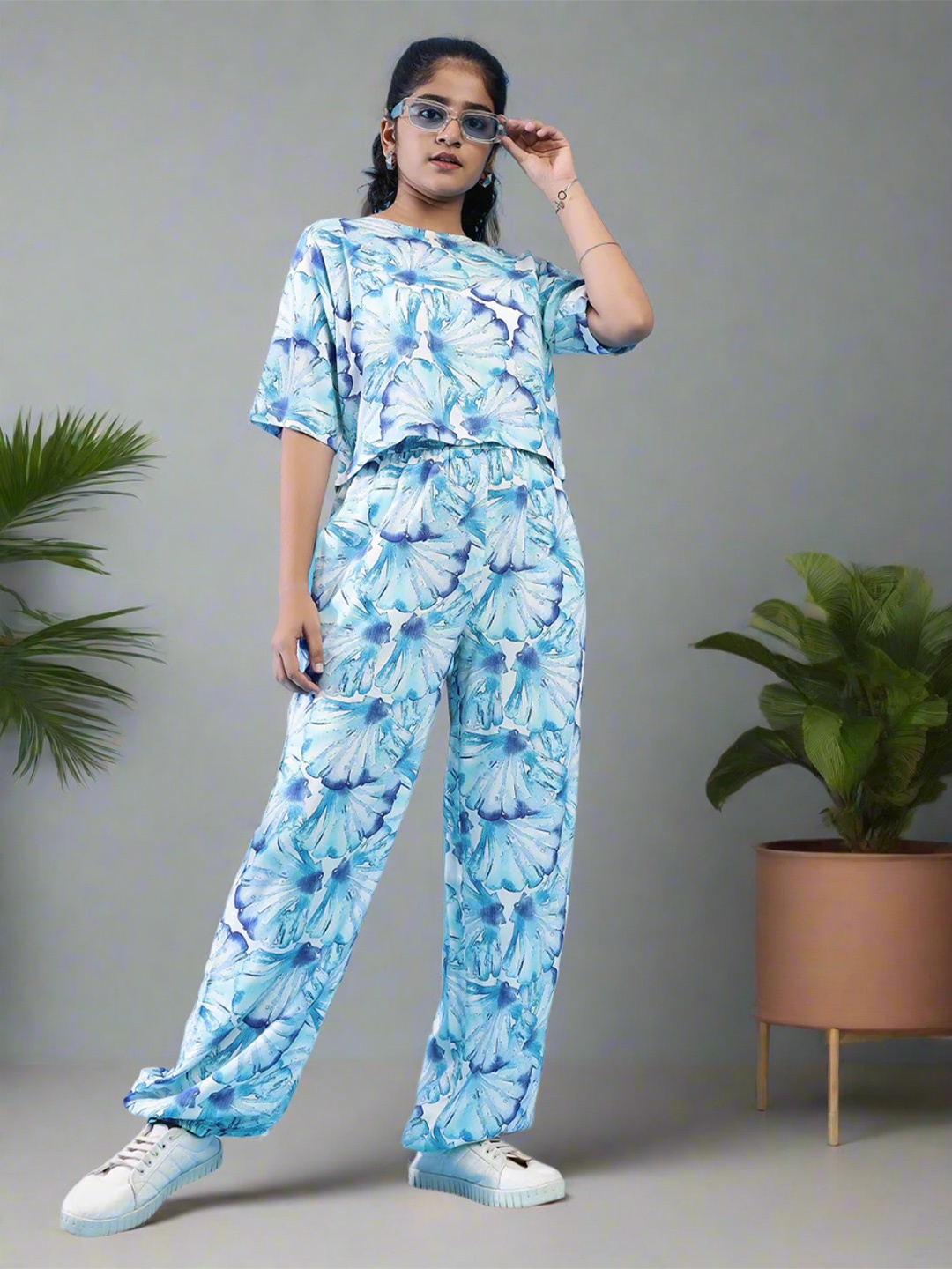

TeenTrums Printed Round Neck Short Sleeves Top With Trouser, White