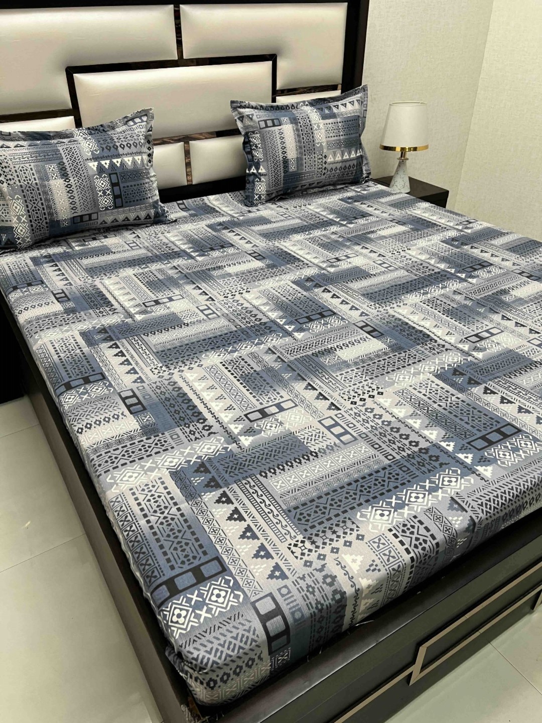 

Pure Decor Blue & Beige Ethnic Motifs 300 TC Cotton King Bedsheet Set 2.74 m x 2.74 m