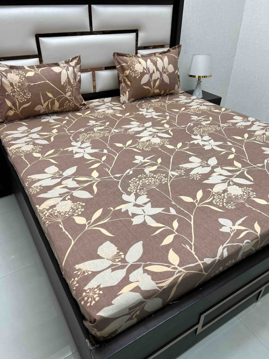 

Pure Decor Brown & White Floral Printed 300 TC Cotton King Bedsheet Set 2.74 m x 2.74 m