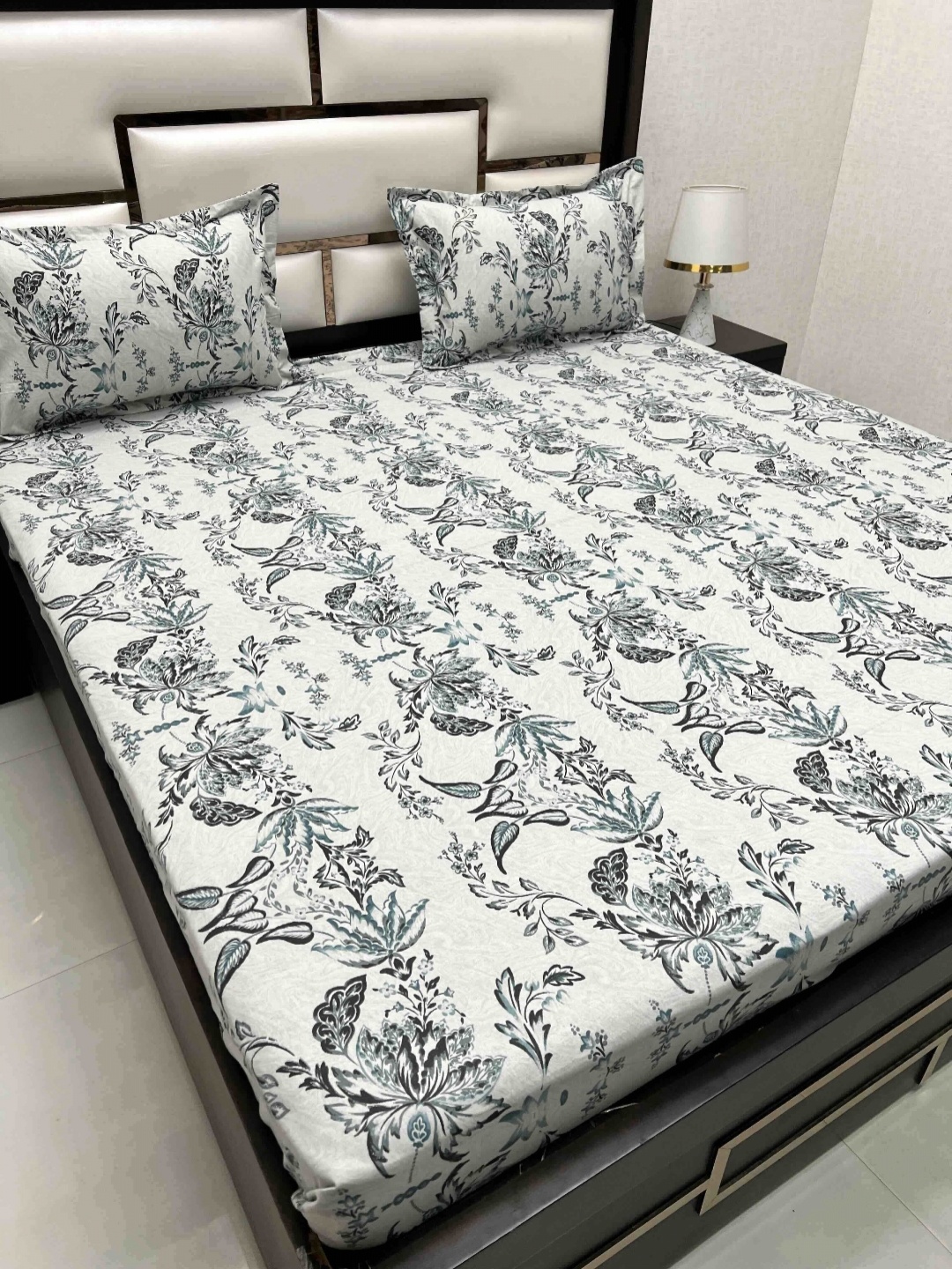 

Pure Decor Green & Blue Floral Printed 300 TC Cotton King Bedsheet Set 2.74 m x 2.74 m