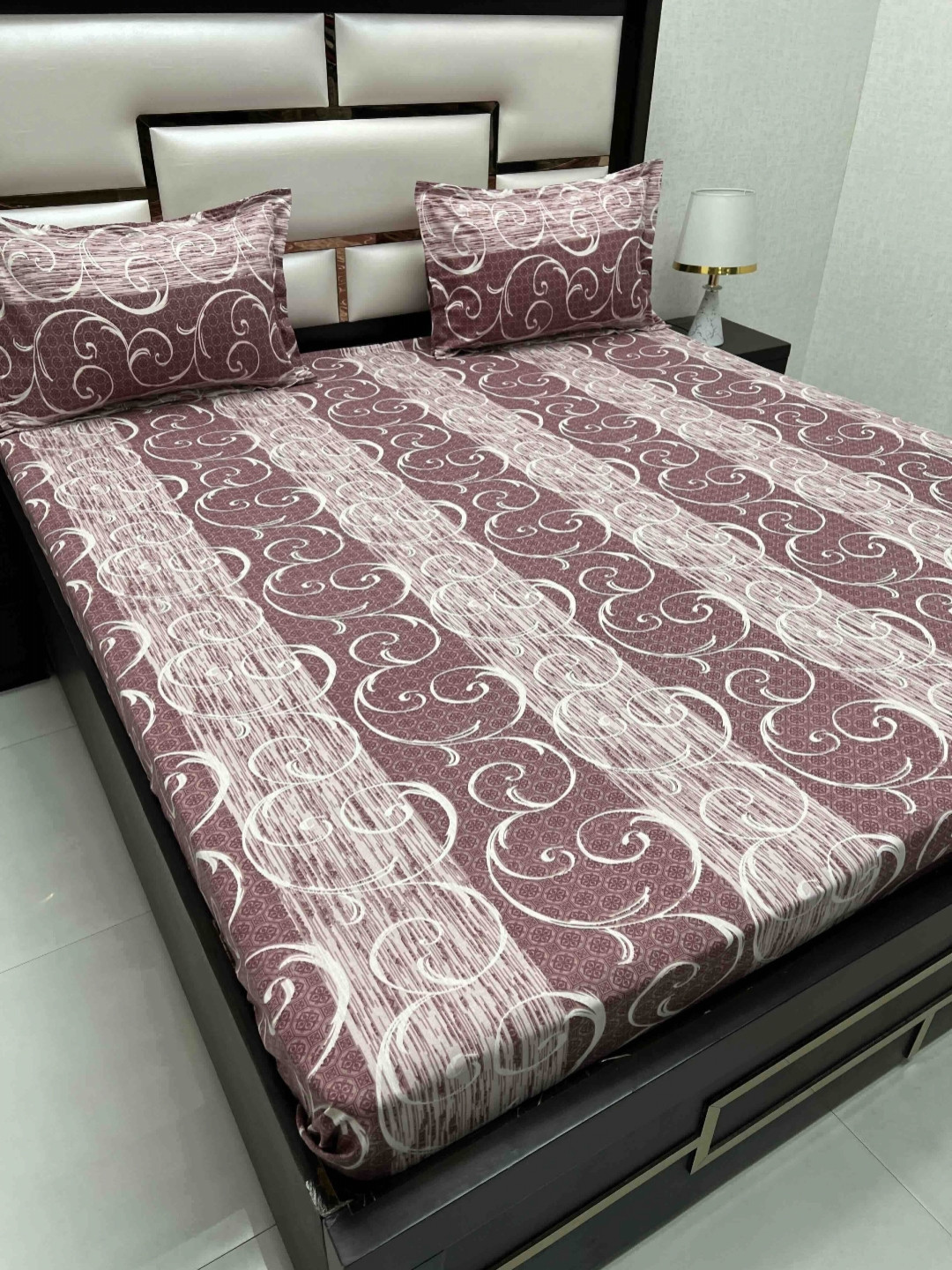 

Pure Decor Maroon & White Ethnic Motifs 300 TC Cotton King Bedsheet Set 2.74 m x 2.74 m