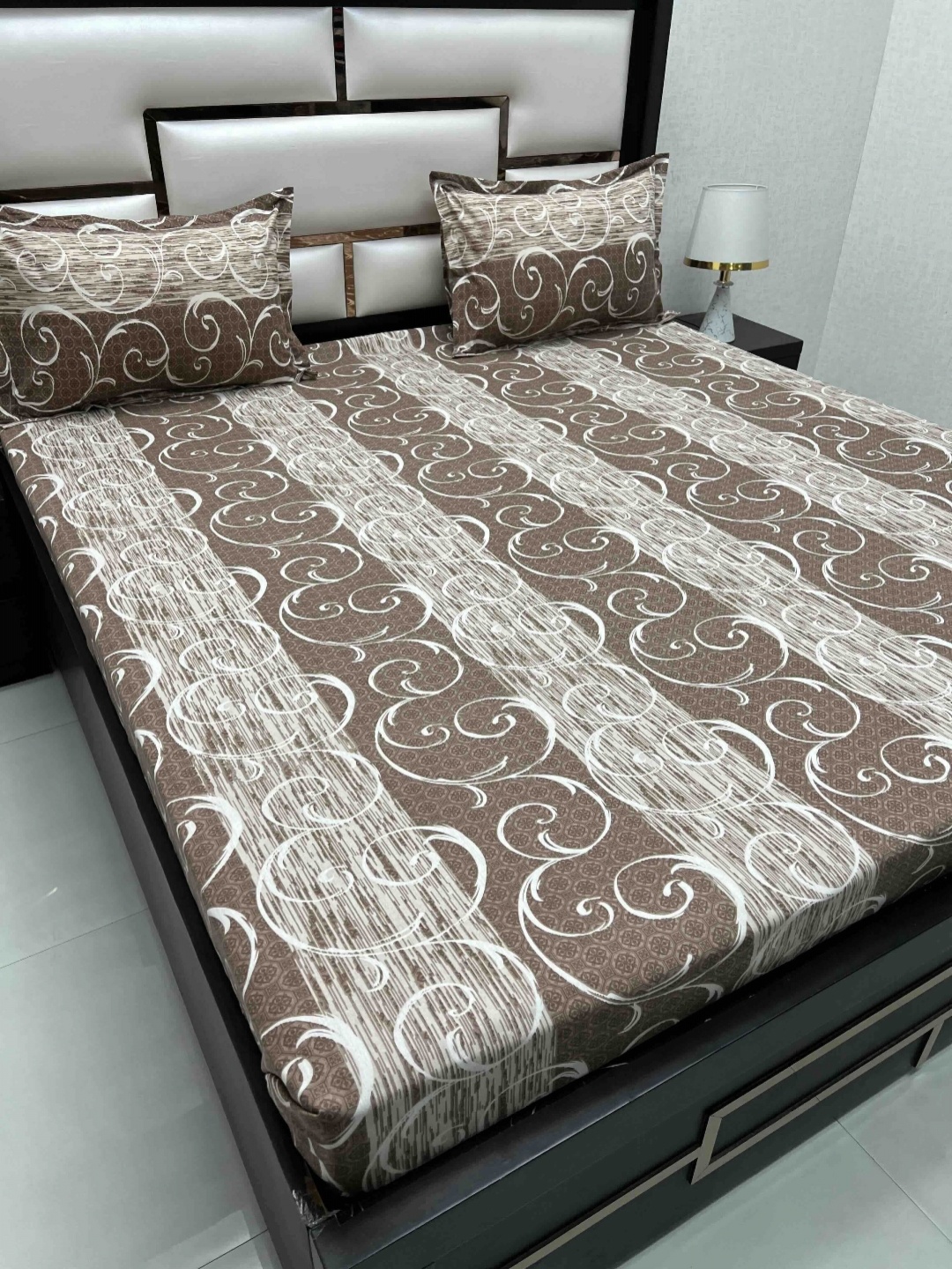 

Pure Decor Brown & White Ethnic Motifs 300 TC Cotton King Bedsheet Set 2.74 m x 2.74 m