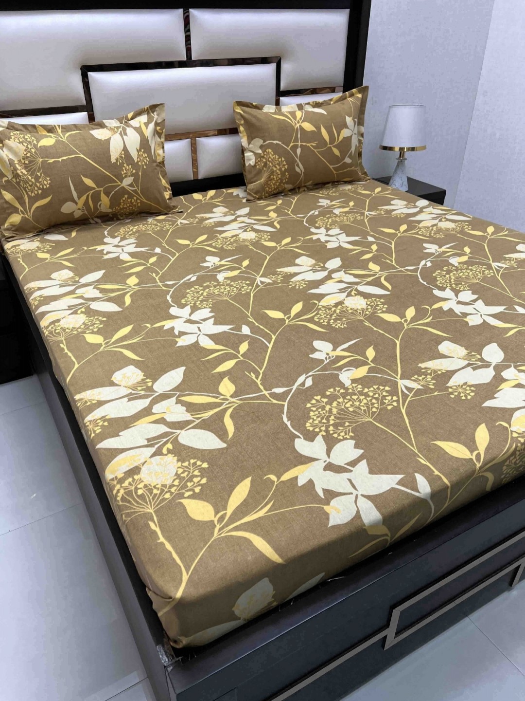 

Pure Decor Brown Floral Printed 260 TC Cotton King Bedsheet Set 2.74 m x 2.74 m