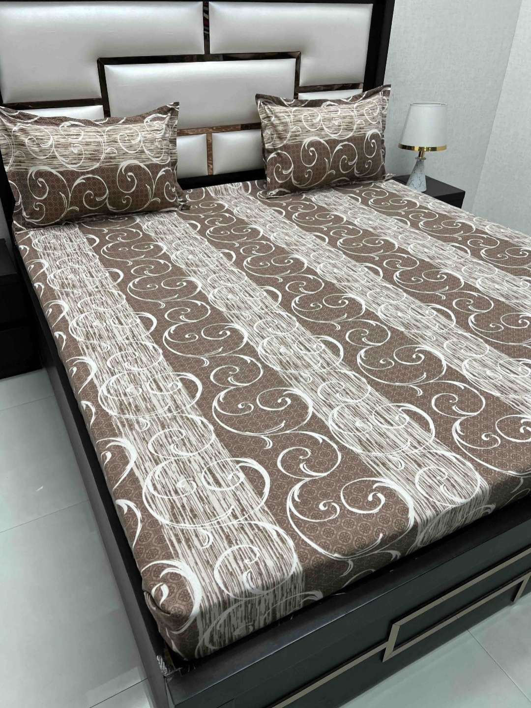 

Velar Fur Sib Brown Printed Pure Cotton 260 TC King Bedsheet Set 2.74 x 2.74 m