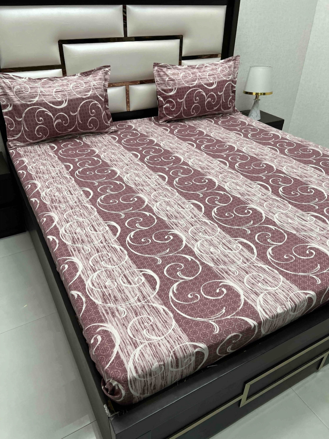 

Pure Decor Maroon & White Ethnic Motifs 260 TC Cotton King Bedsheet Set 2.74 m x 2.74 m