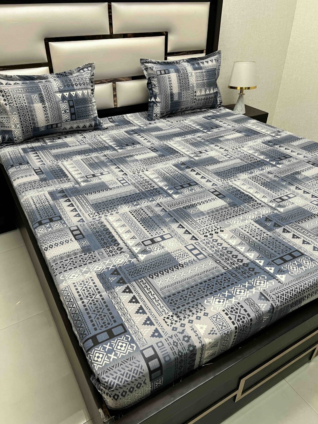 

Pure Decor Beige & Blue Ethnic Motifs 260 TC Cotton King Bedsheet Set 2.74 m x 2.74 m