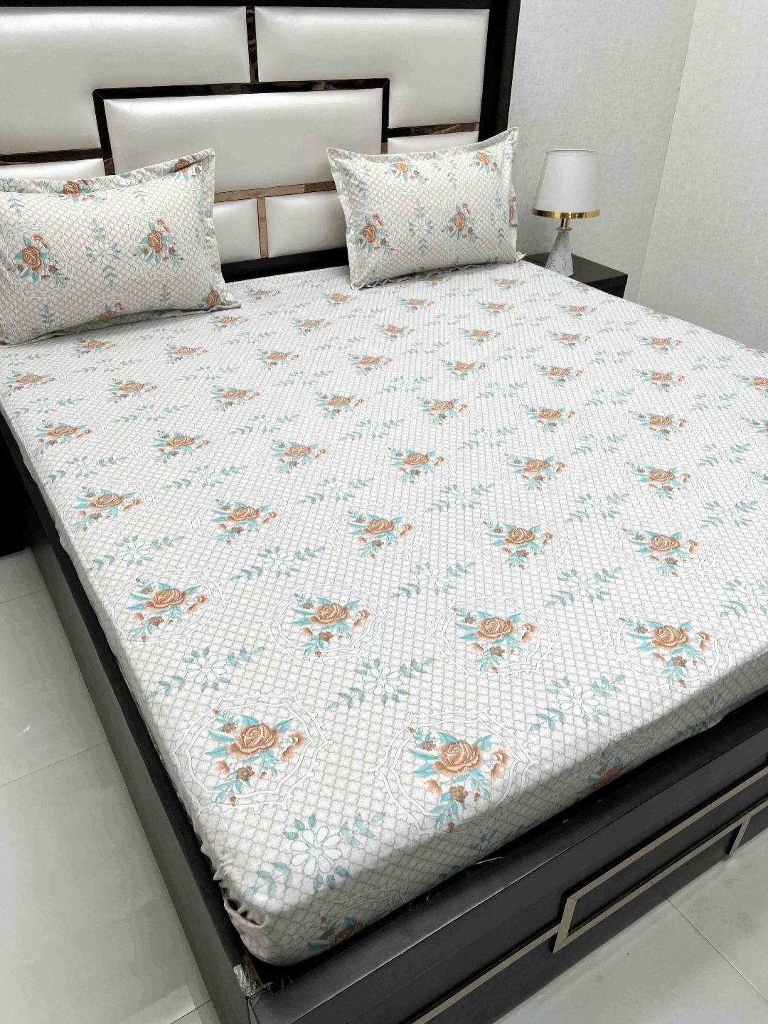 

Pure Decor White & Blue Floral Printed 260 TC Cotton King Bedsheet Set 2.74 m x 2.74 m