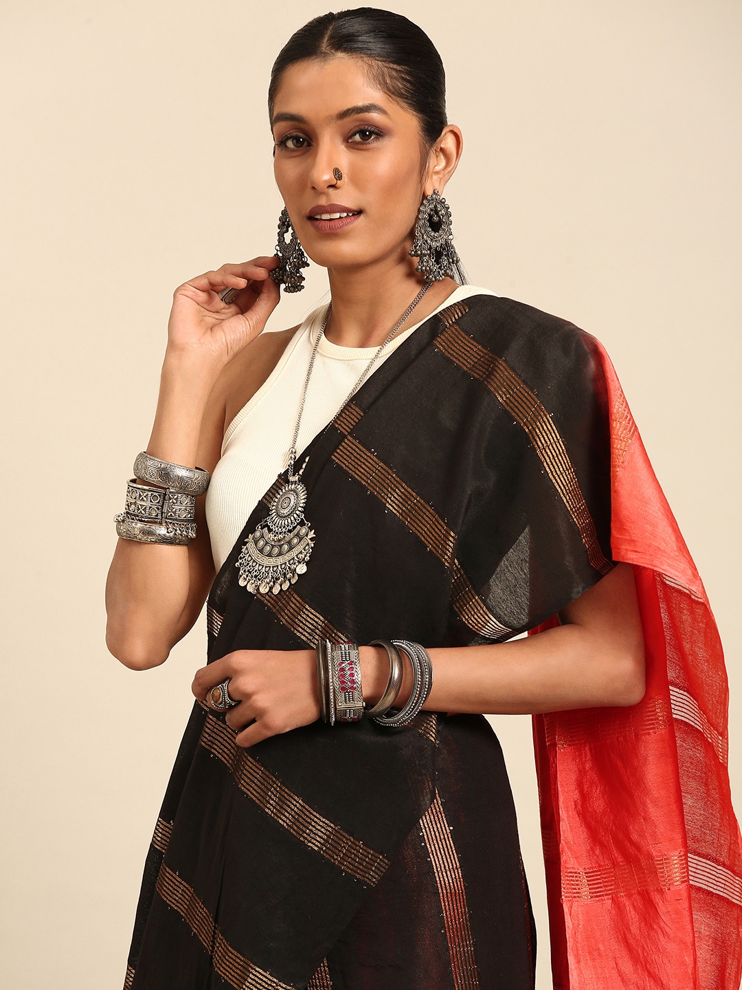 

Taavi Woven Design Handloom Saree, Black