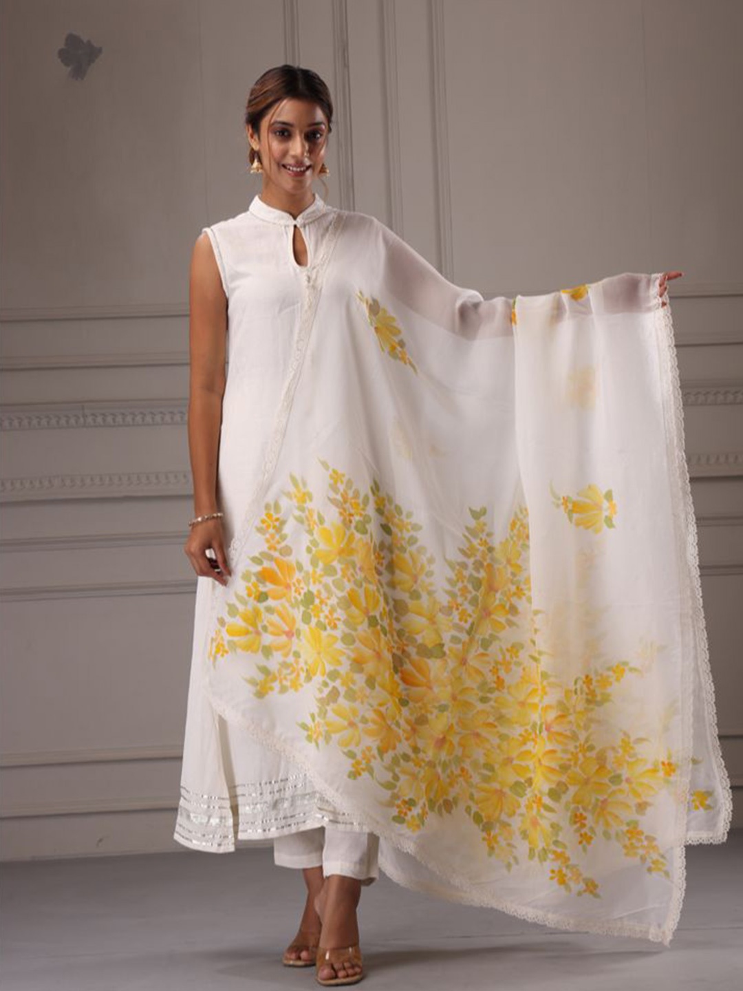 

Geroo Luxe Floral Printed Crochet Lace Organza Dupatta, Off white