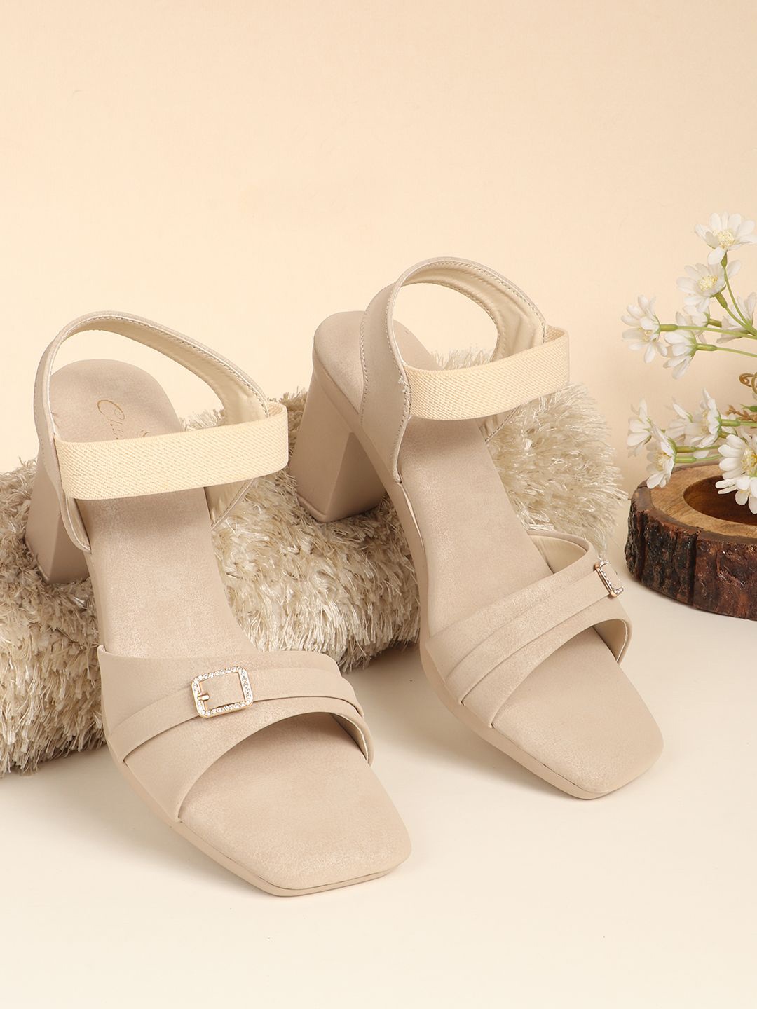 

CHINRAAG Block Sandals, Beige