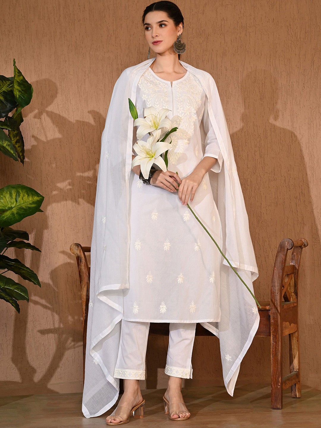 

RAJPUTANA CAMISA Floral Embroidered Regular Pure Cotton Kurta With Trouser With Dupatta, White