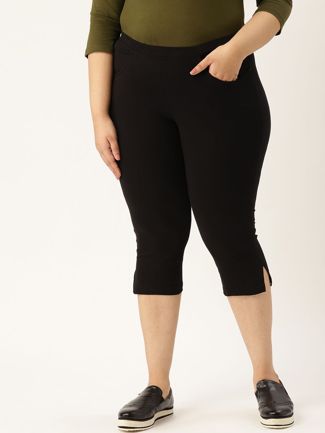 

theRebelinme Women Capris, Black