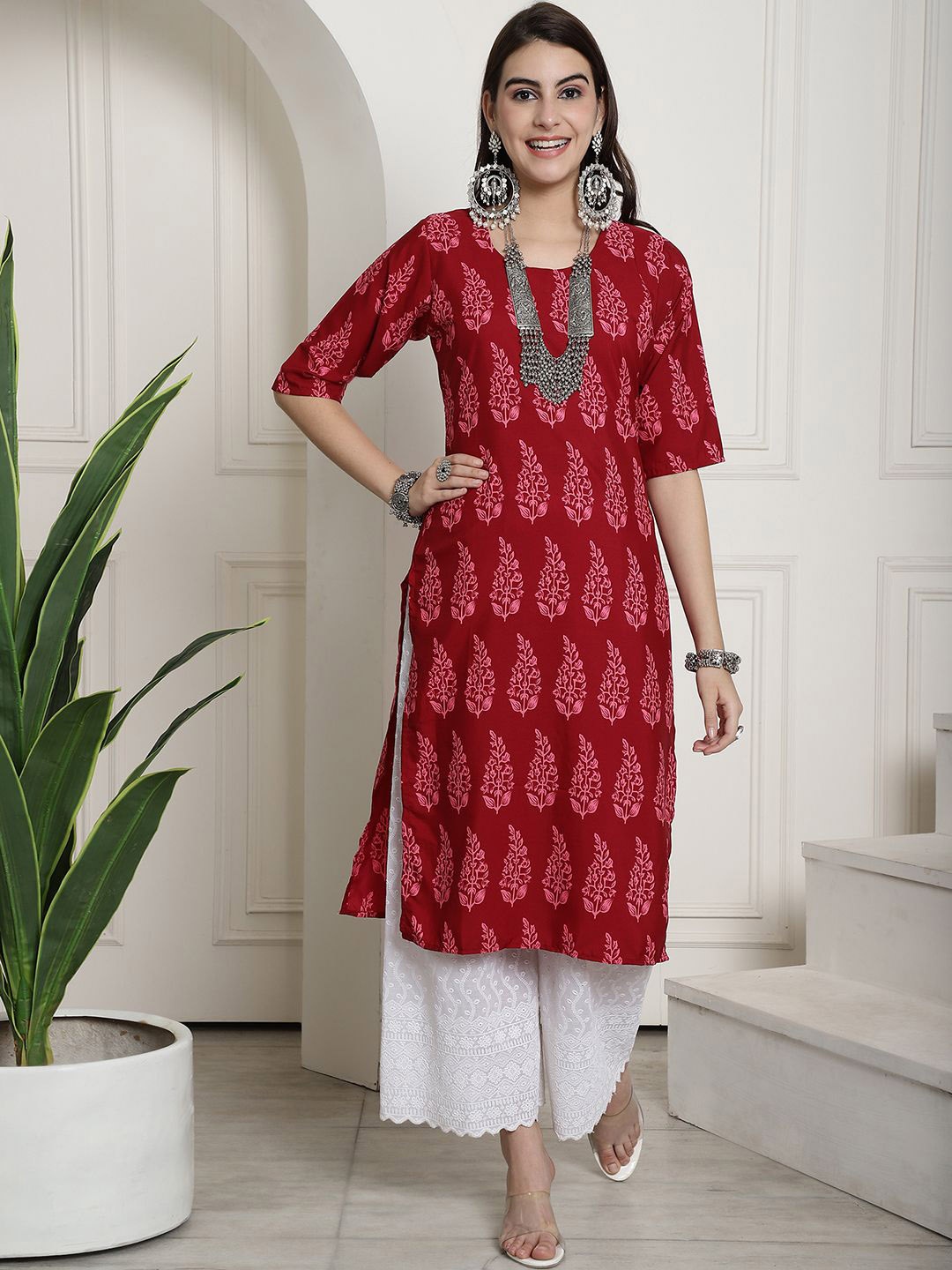 

7Threads Ethnic Motifs Printed Straight Crepe Kurta, Red