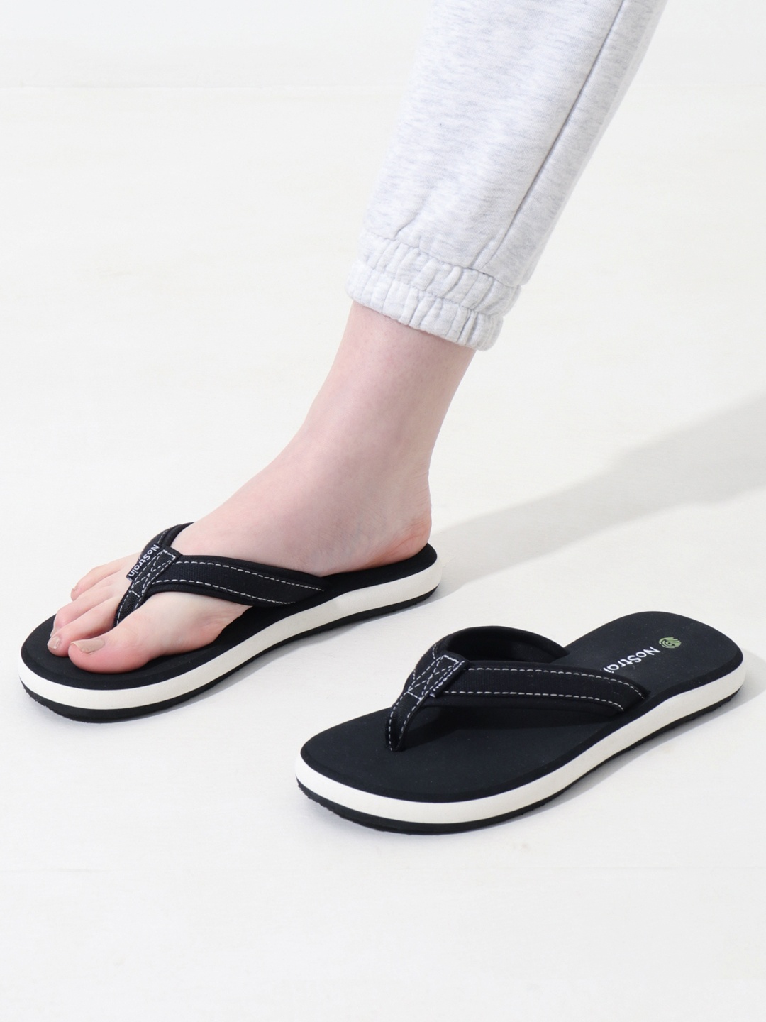 

NoStrain Women Canvas Slippers, Black