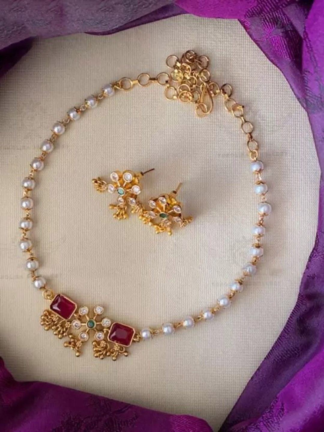 

TONOLIKA Gold-Plated Stone Studded & Beaded Jewellery Set