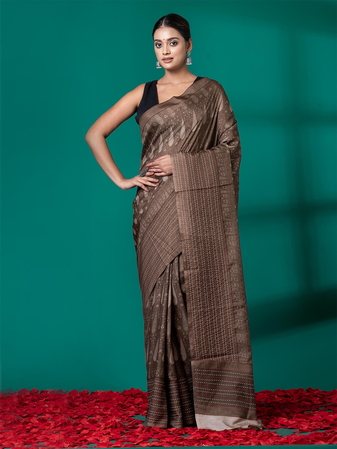 

VIBHAVARI Ethnic Motifs Silk Blend Saree, Green