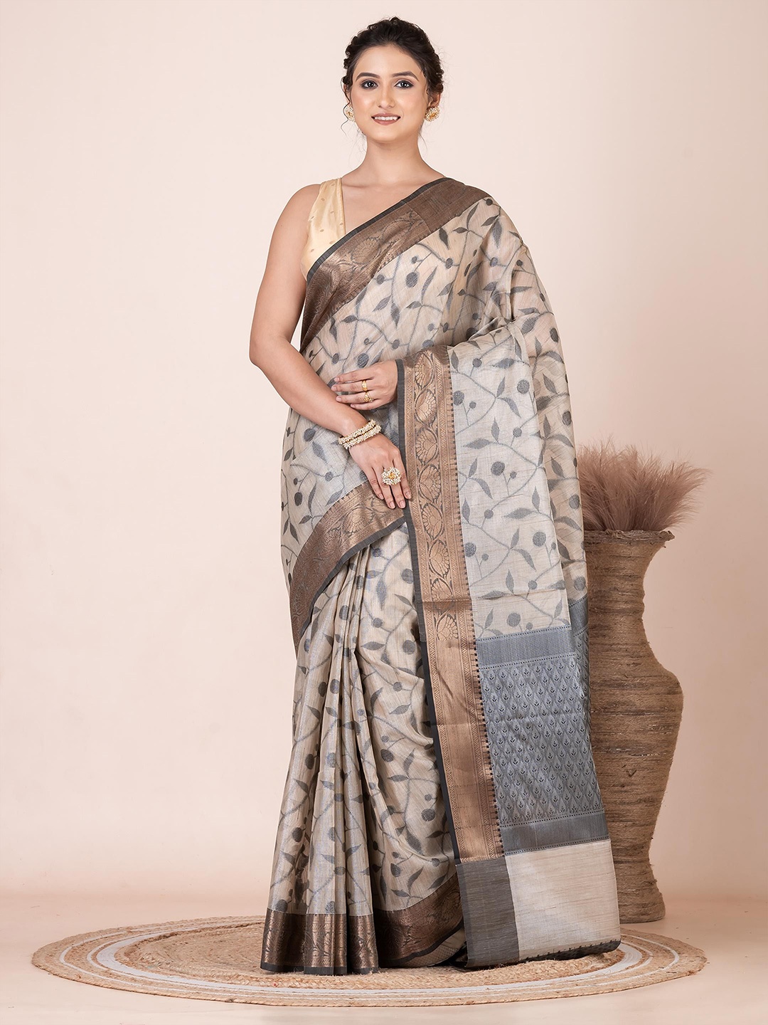 

VIBHAVARI Woven Design Zari Silk Cotton Saree, Beige