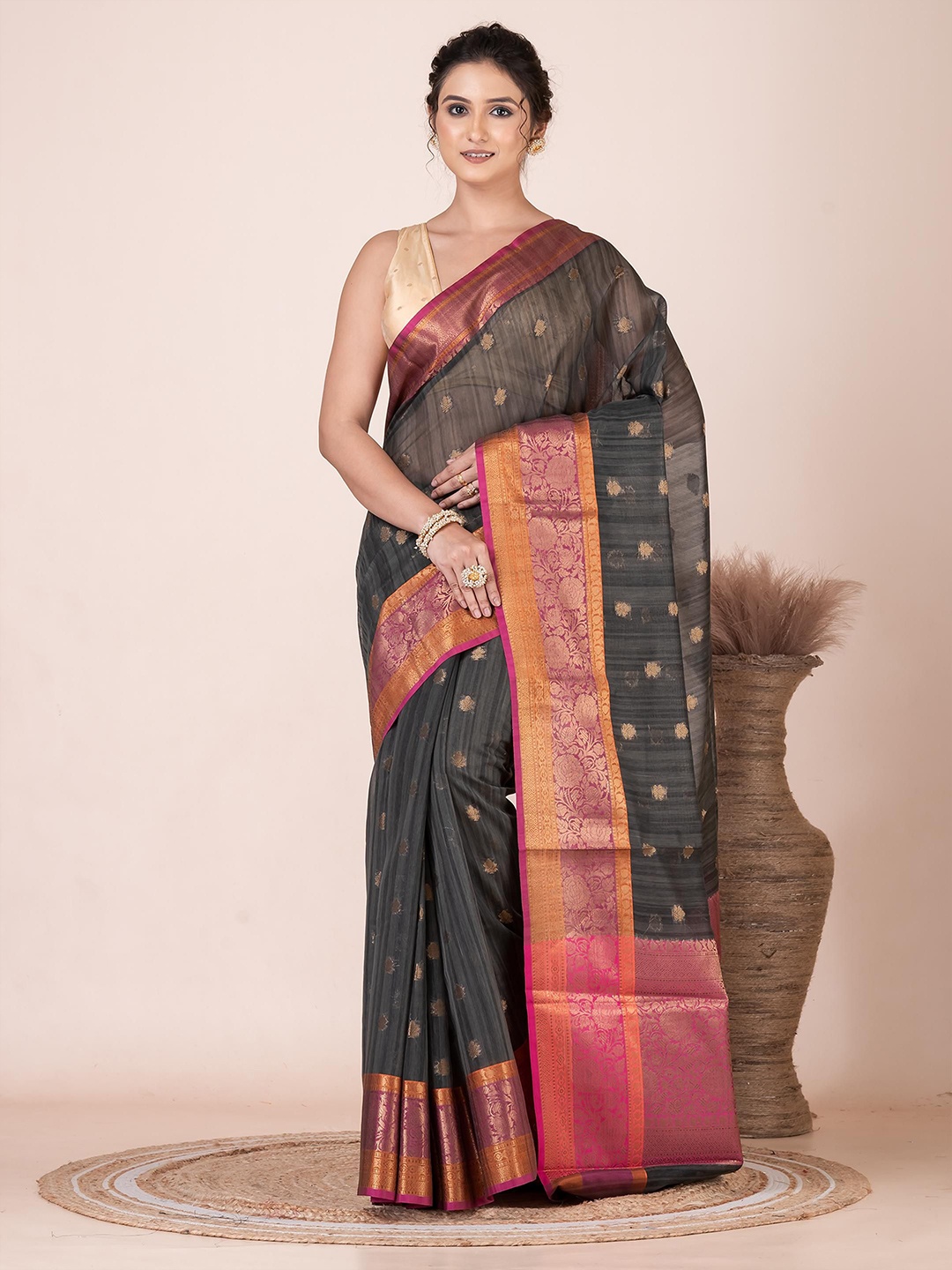 

VIBHAVARI Woven Design Zari Silk Blend Saree, Black