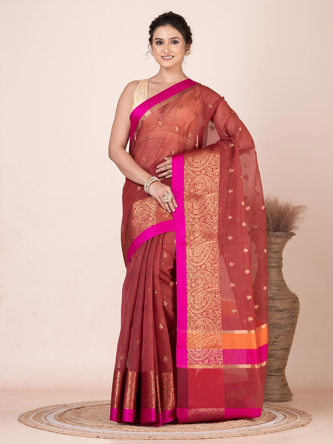 

VIBHAVARI Ethnic Motifs Silk Blend Saree, Red