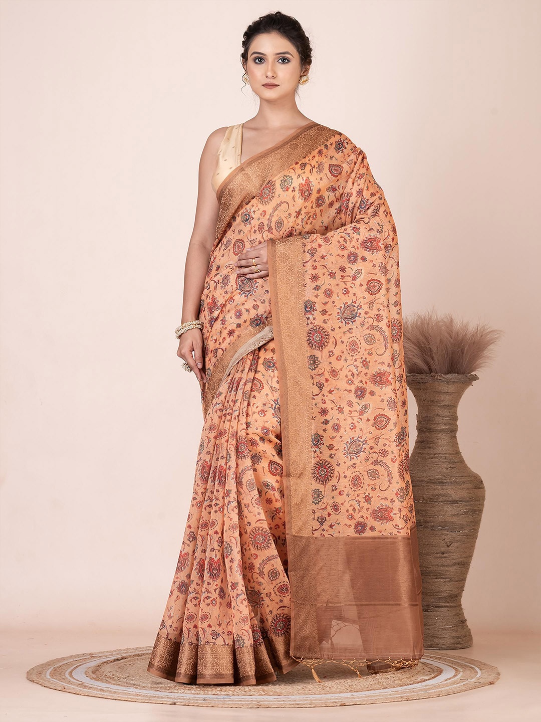 

VIBHAVARI Silk Blend Saree, Peach