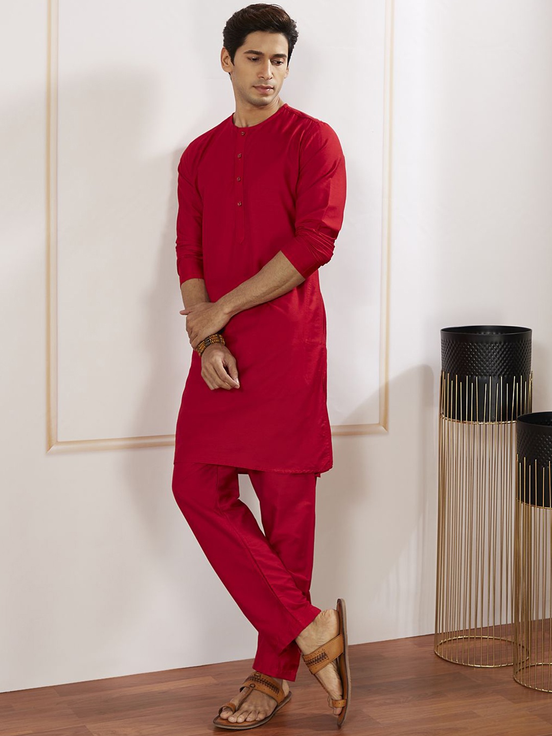 

VASTRAMAY Long Sleeves Round Neck Straight Kurta with Trousers, Red