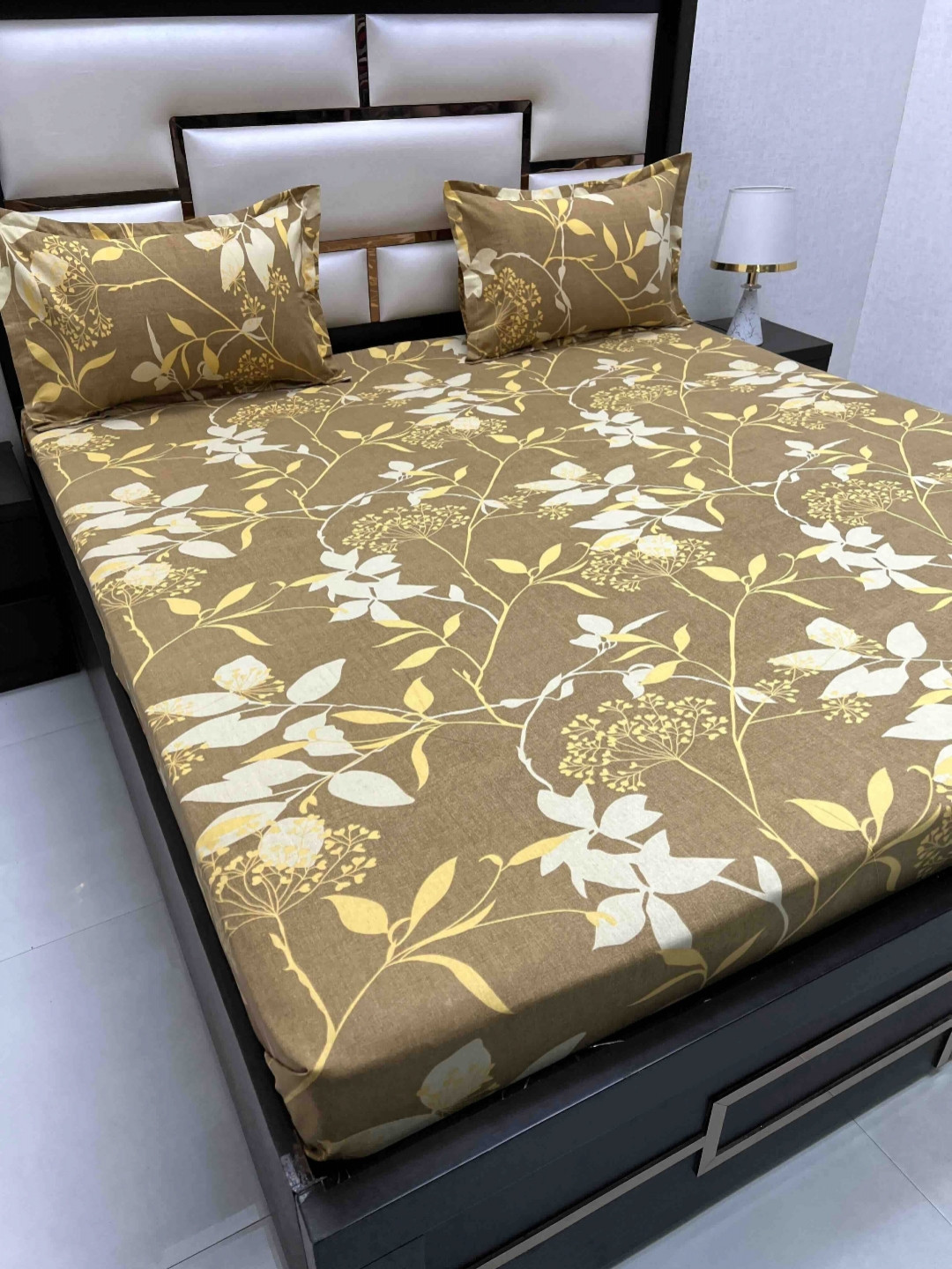 

Pure Decor Brown & White Floral Printed 250 TC Cotton King Bedsheet Set 2.74 m x 2.74 m