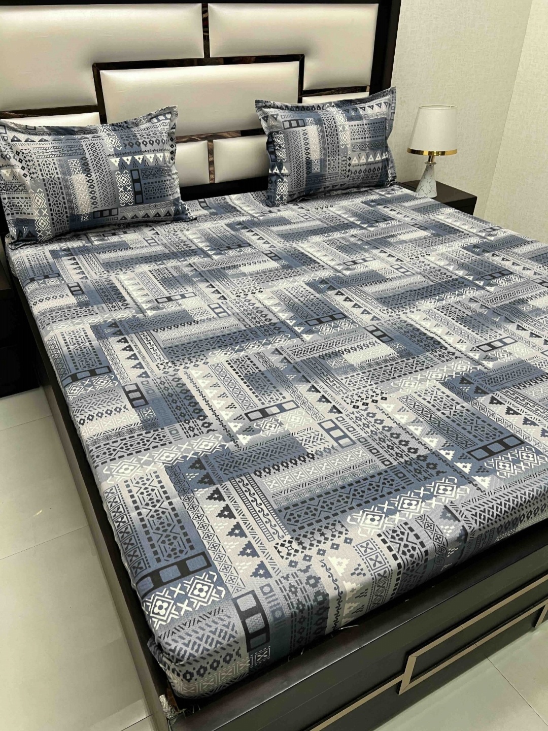 

Pure Decor Blue & Cream-Coloured Geometric 250TC Cotton King Bedsheet Set 2.74 m x 2.74 m