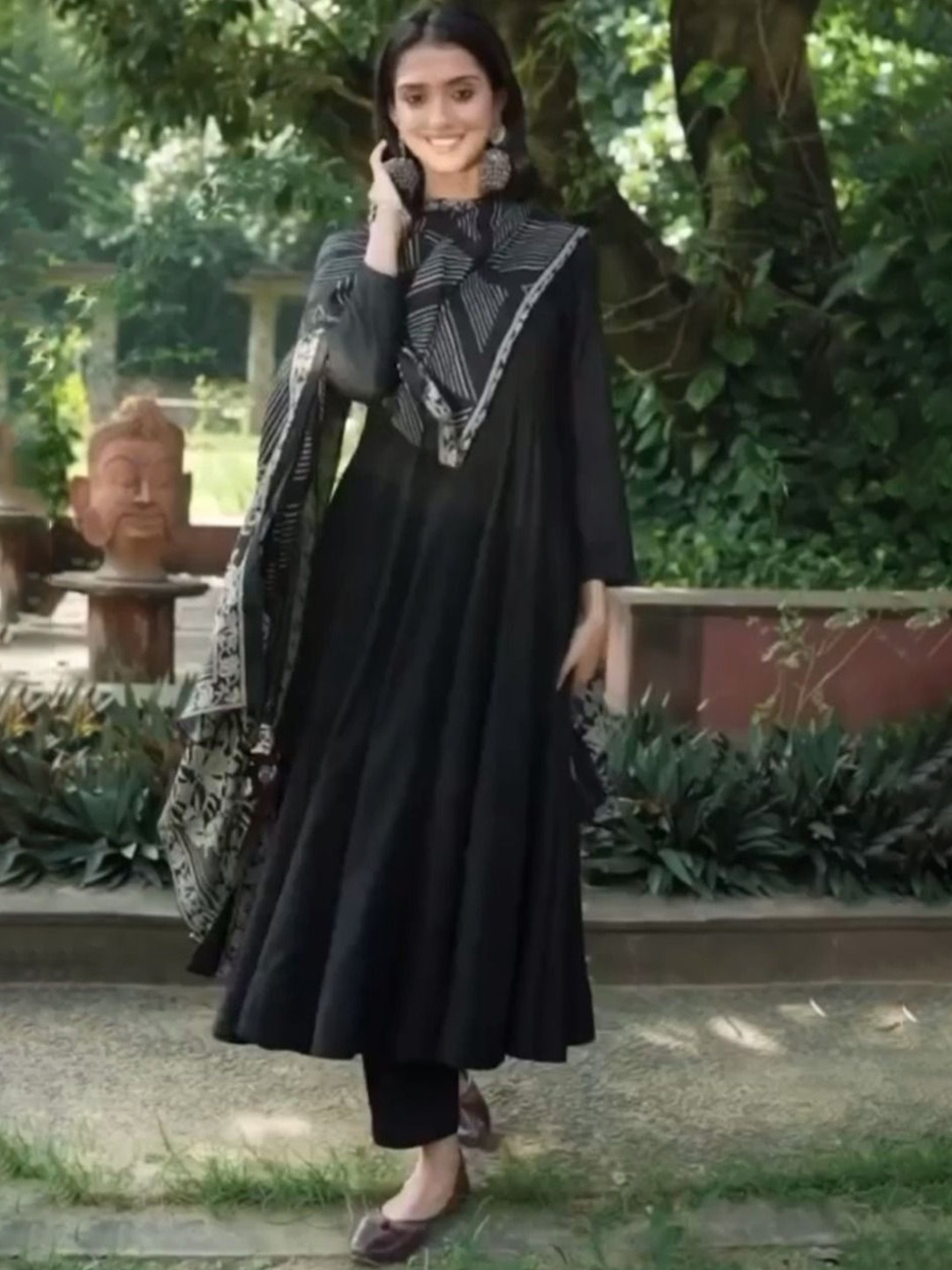

HETVI CREATION Round Neck Anarkali Kurta with Trousers & Dupatta, Black