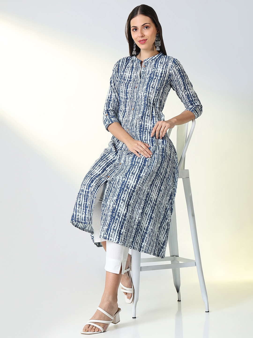 

SHOWOFF Abstract Printed Mandarin Collar Three-Quarter Sleeves A-line Kurta, Blue