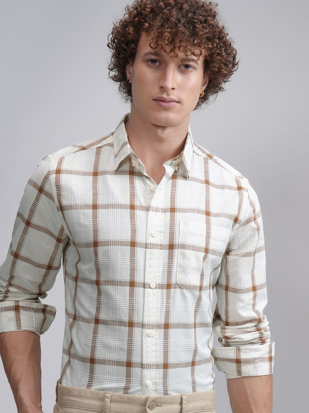 

HIGHLANDER Men Cutaway Collar Buffalo Checked Cotton Slim Fit Casual Shirt, White