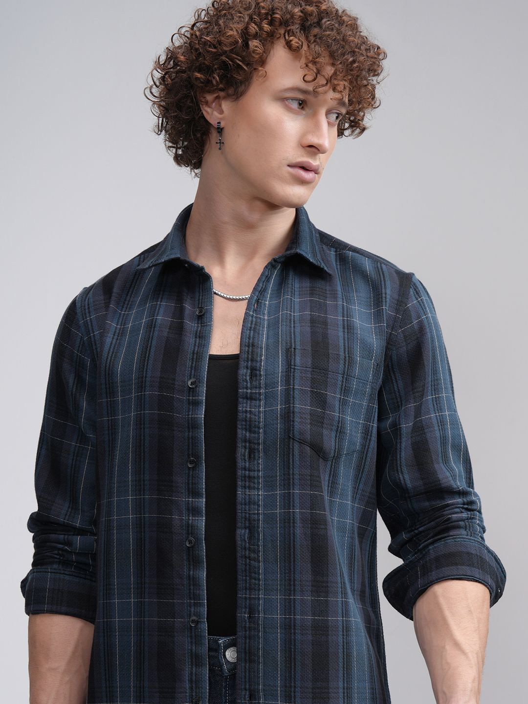 

HIGHLANDER Men Spread Collar Checked Cotton Relaxed Fit Casual Shirt, Black