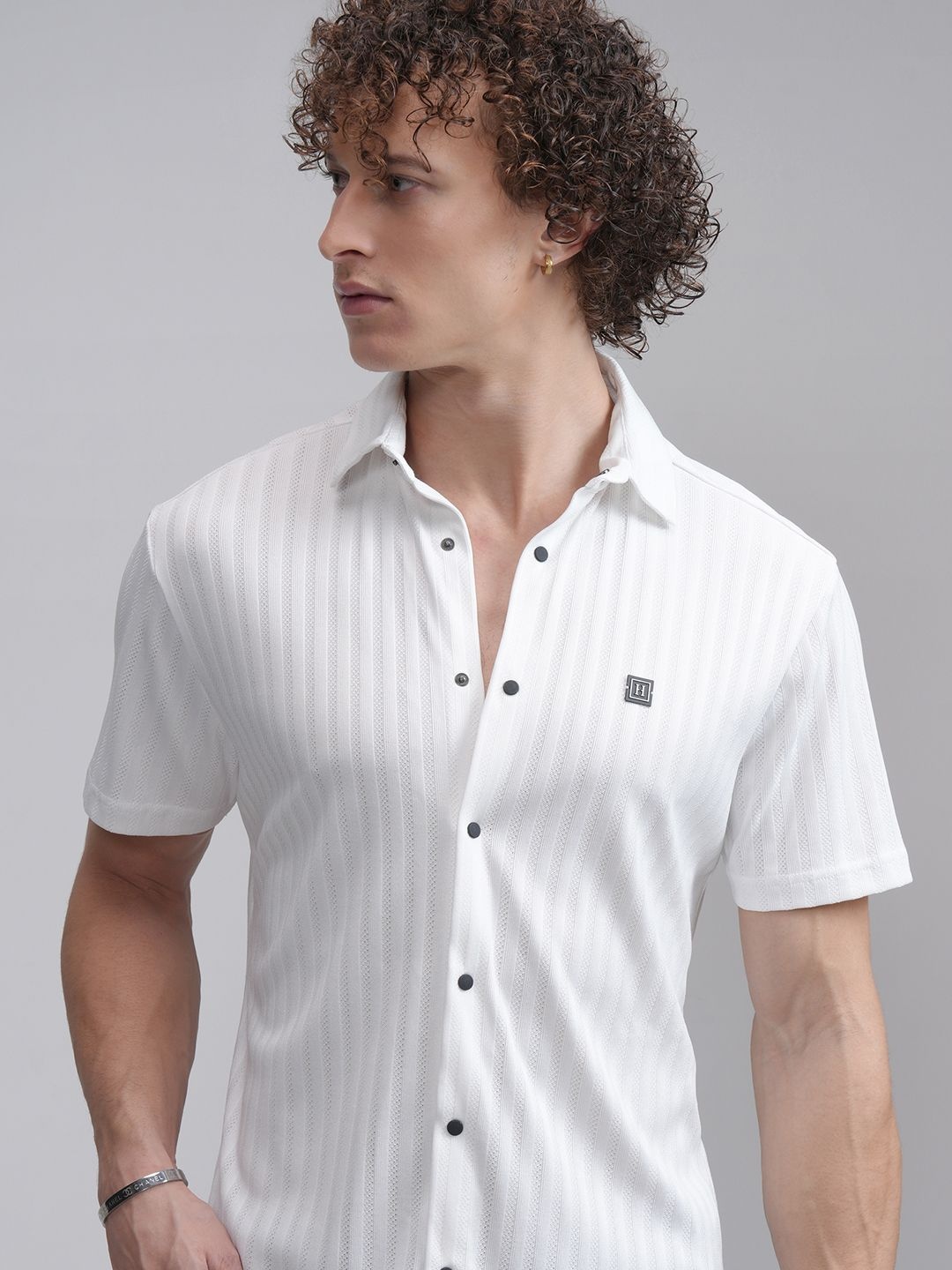 

HIGHLANDER Men Regular Fit Half Sleeve Clean Finish And Fused Collar Shirt, White