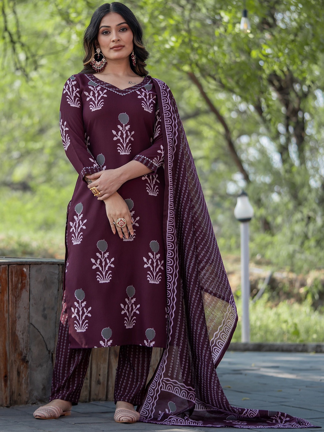 

choiceit Women Floral Printed Regular Pure Cotton Straight Kurta with Trousers & Dupatta, Purple