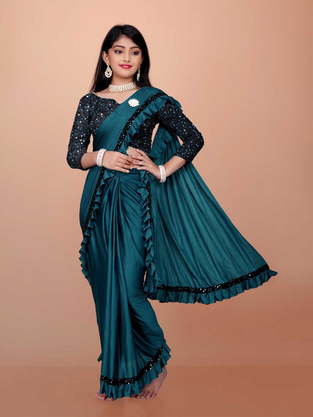 

Aika Sequinned Ready to Wear Saree, Green