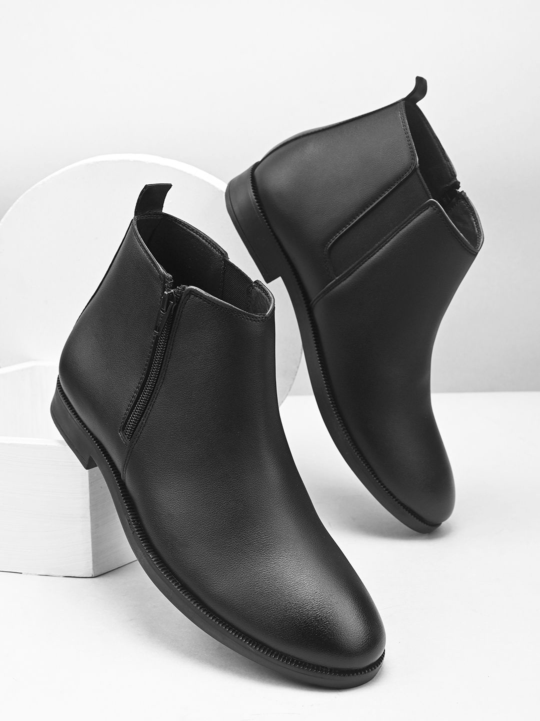 

The Roadster Lifestyle Co Men Zipper Chelsea Boots, Black
