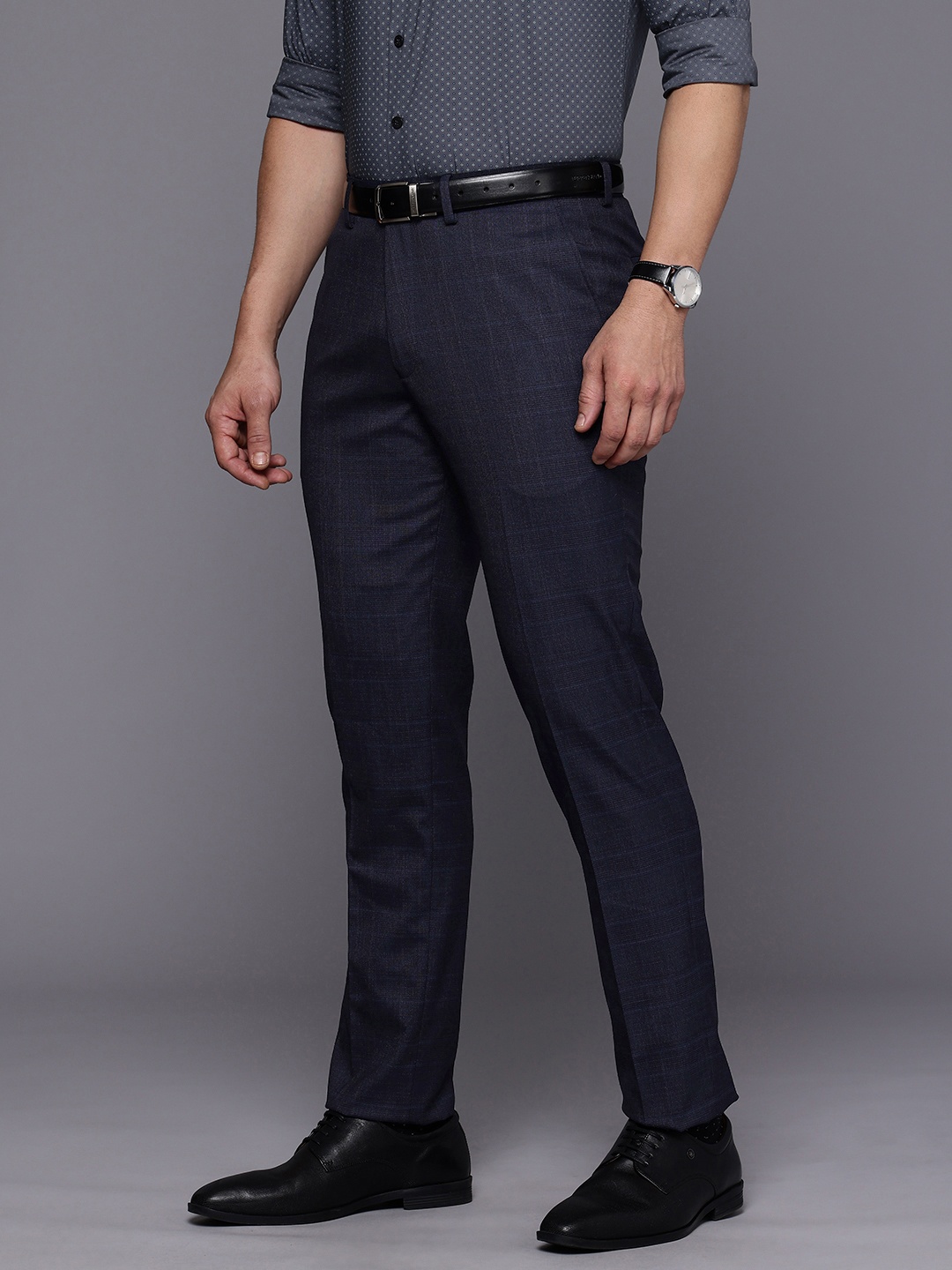 

Theme Men Checked Slim Fit Formal Trousers, Navy blue
