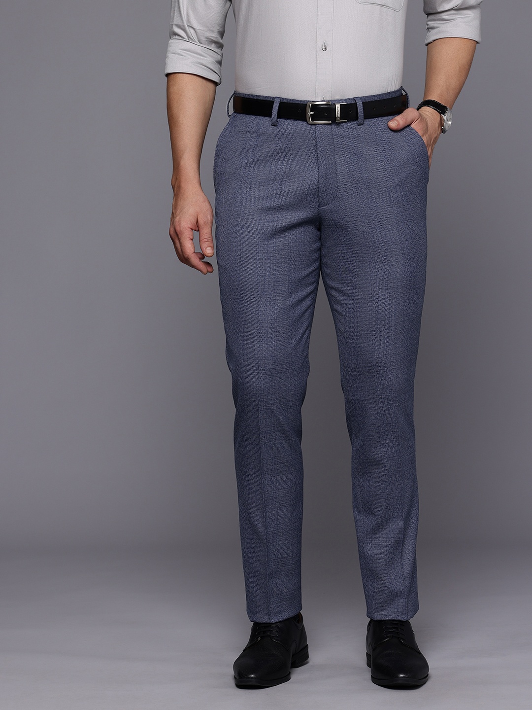 

Theme Men Checked Slim Fit Formal Trousers, Navy blue