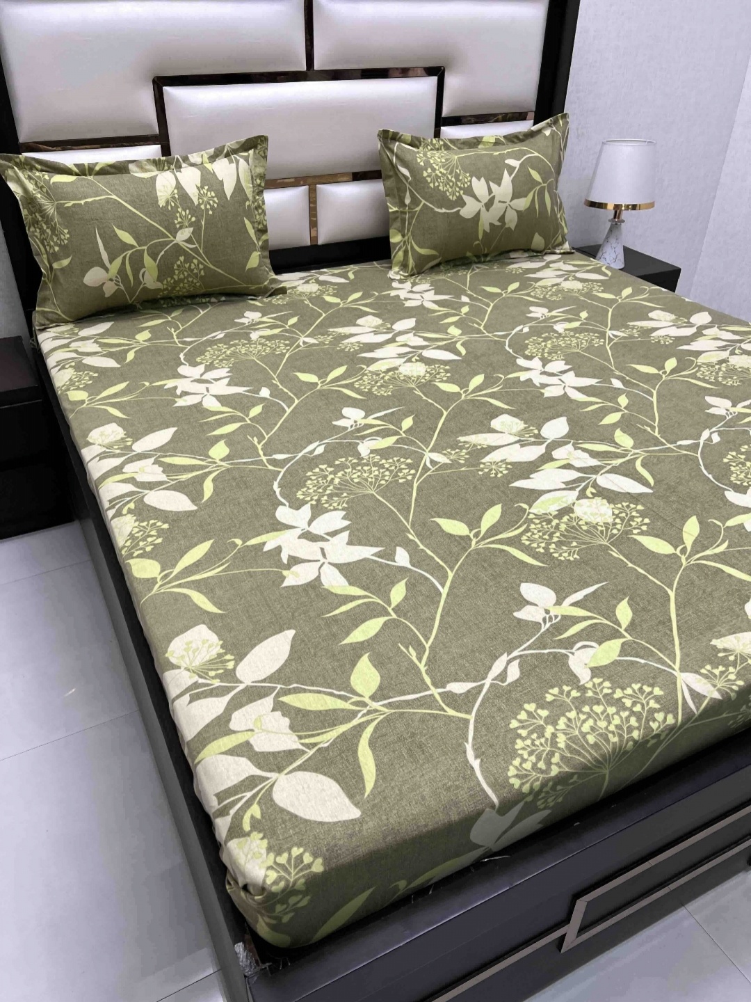 

Pure Decor Green & White Floral Printed 240 TC Cotton King Bedsheet Set 2.74 m x 2.74 m