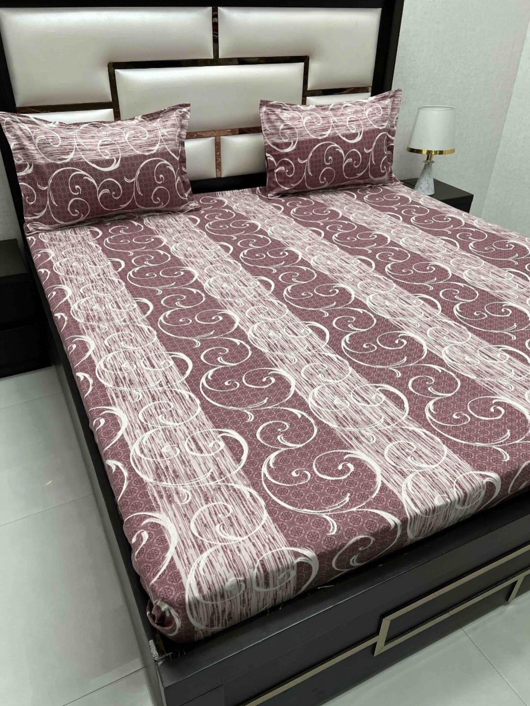 

Pure Decor Maroon & White Ethnic Motifs 240 TC Cotton King Bedsheet Set 2.74 m x 2.74 m