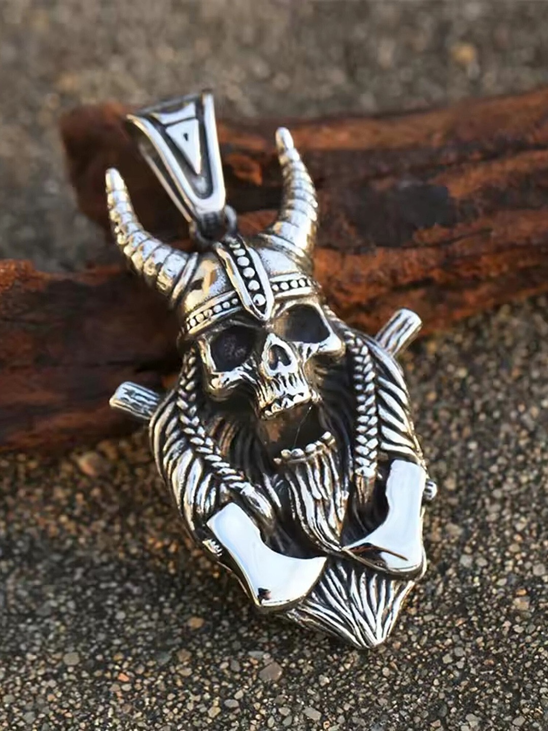 

Lila Helmet Horn Skull Shape Stainless Steel Pendants With Chains, Silver