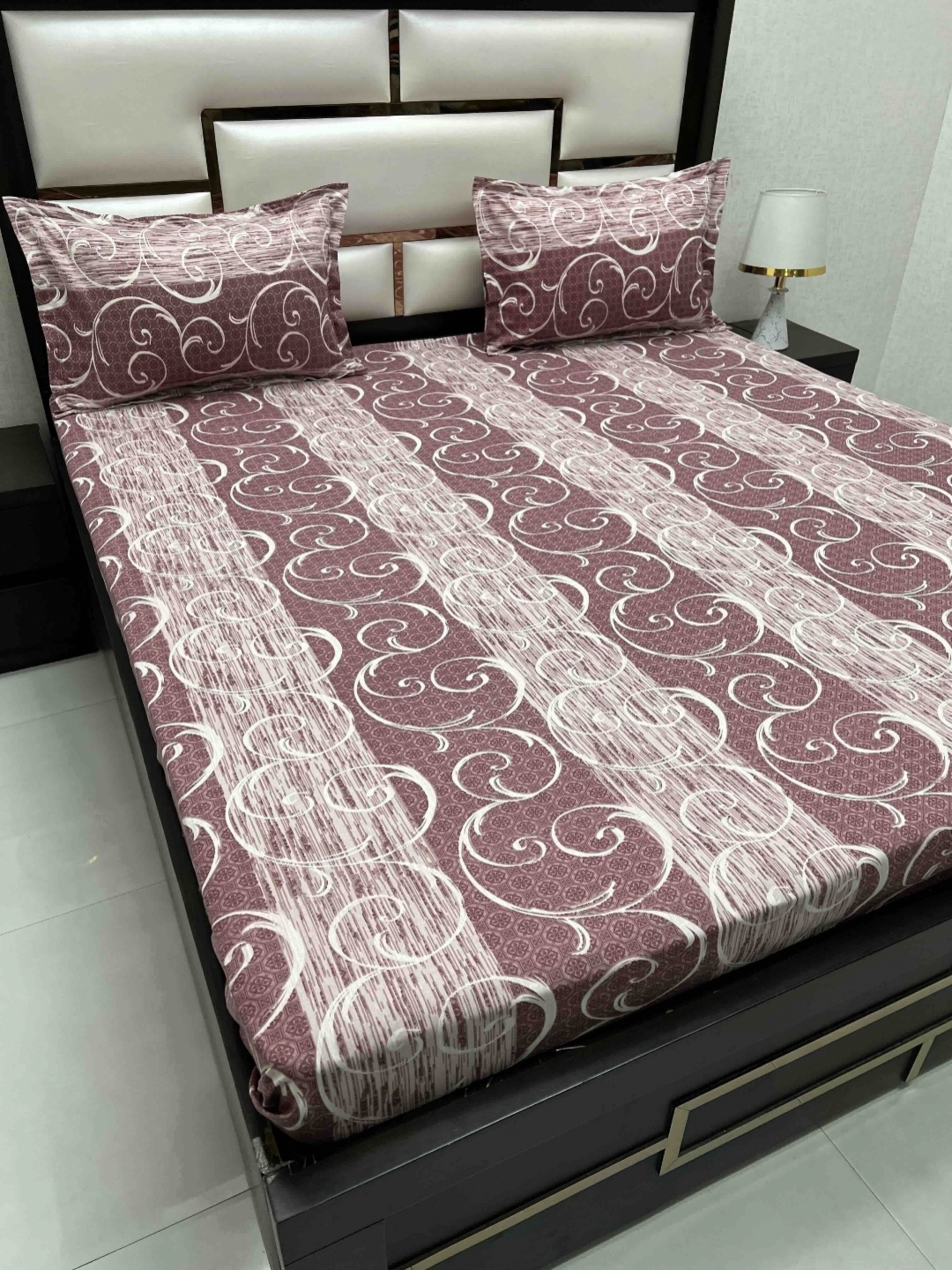 

Pure Decor Maroon & White Ethnic Motifs 230 TC Cotton King Bedsheet Set 2.74 m x 2.74 m