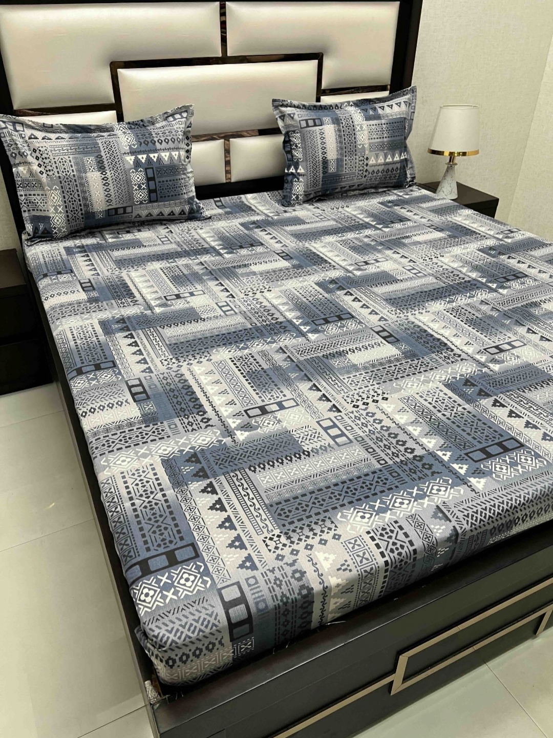 

Pure Decor Blue & White Ethnic Motifs 230 TC Cotton King Bedsheet Set 2.74 m x 2.74 m