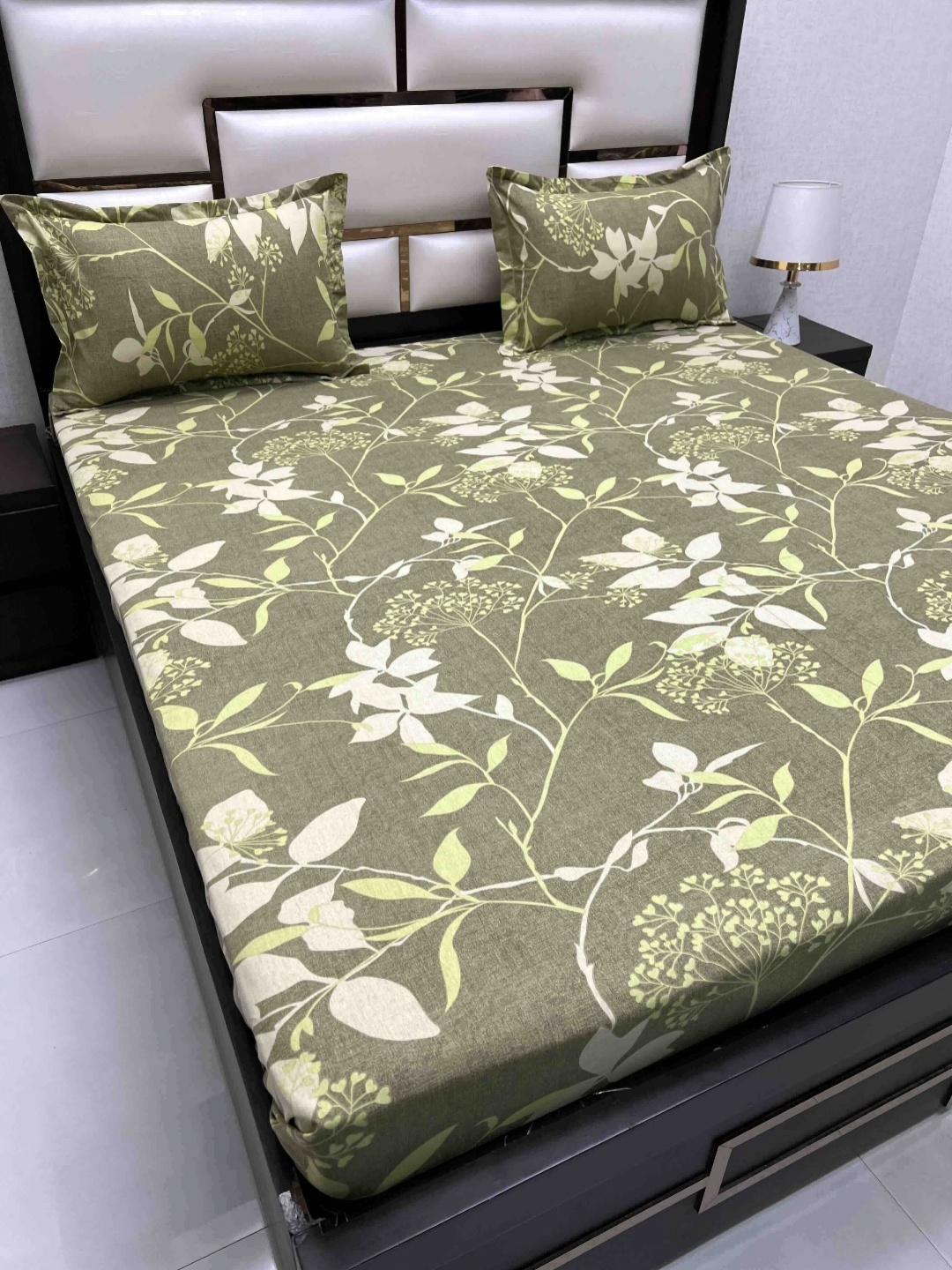 

Pure Decor Green & White Floral Printed 230 TC Cotton King Bedsheet Set 2.74 m x 2.74 m