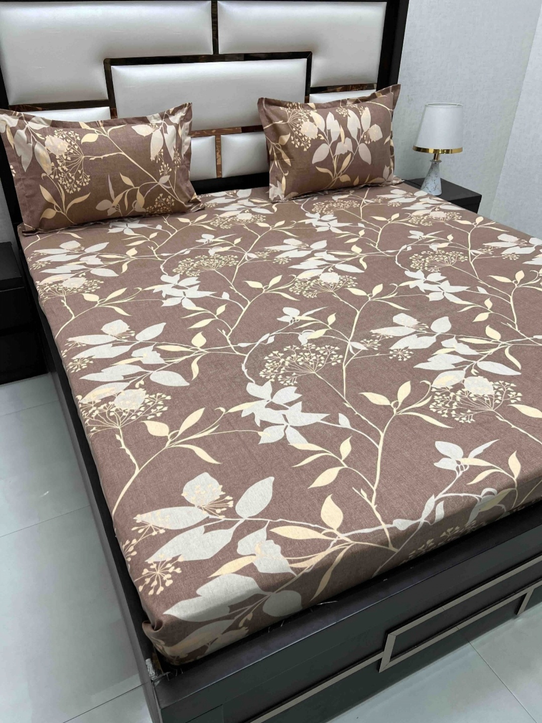 

Pure Decor Brown & White Floral Printed 230 TC Cotton King Bedsheet Set 2.74 m x 2.74 m