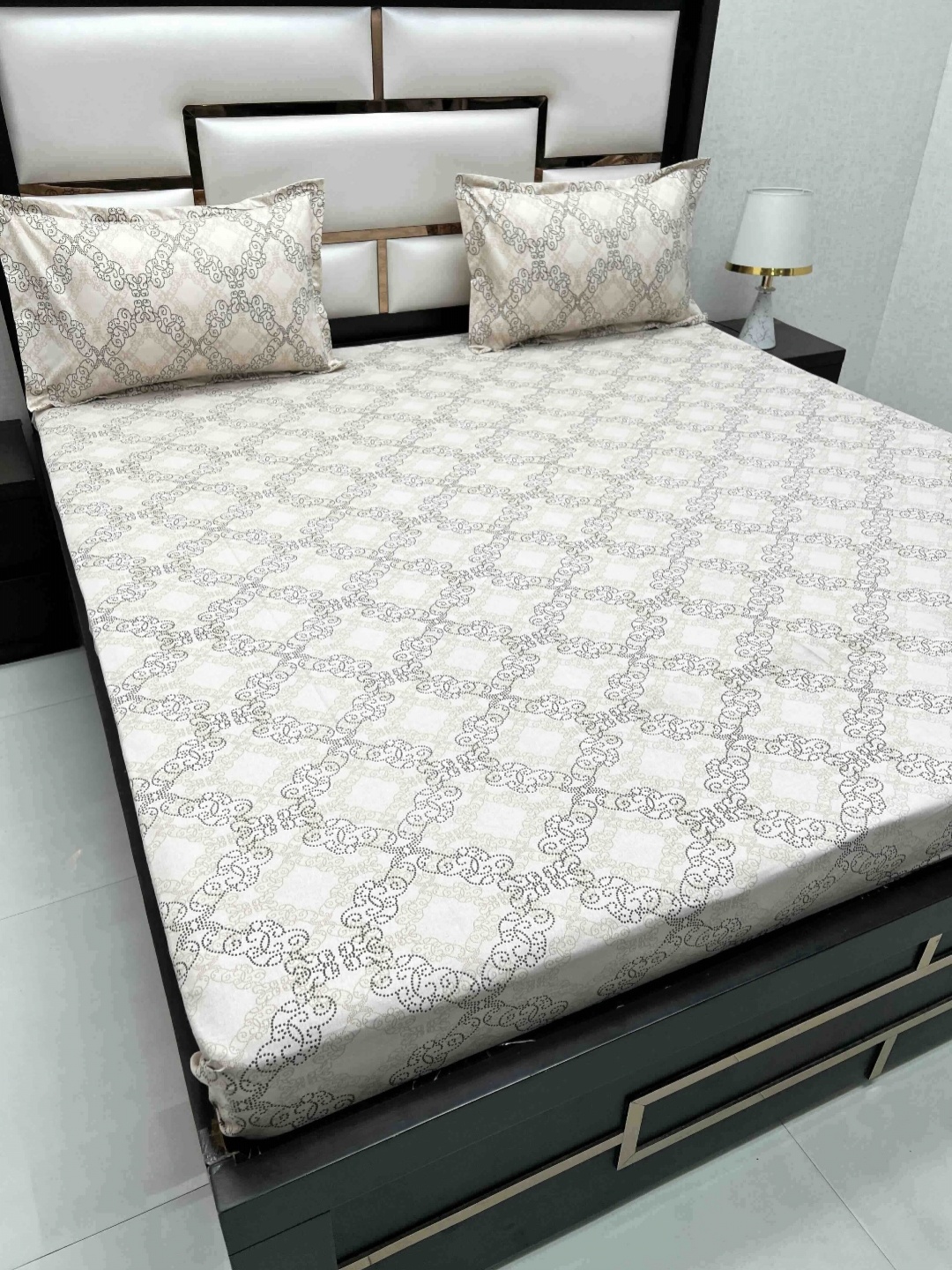 

Pure Decor Velar Fur Sib White Ethnic Motifs 220TC Cotton King Bedsheet Set 2.74 m x 2.74m