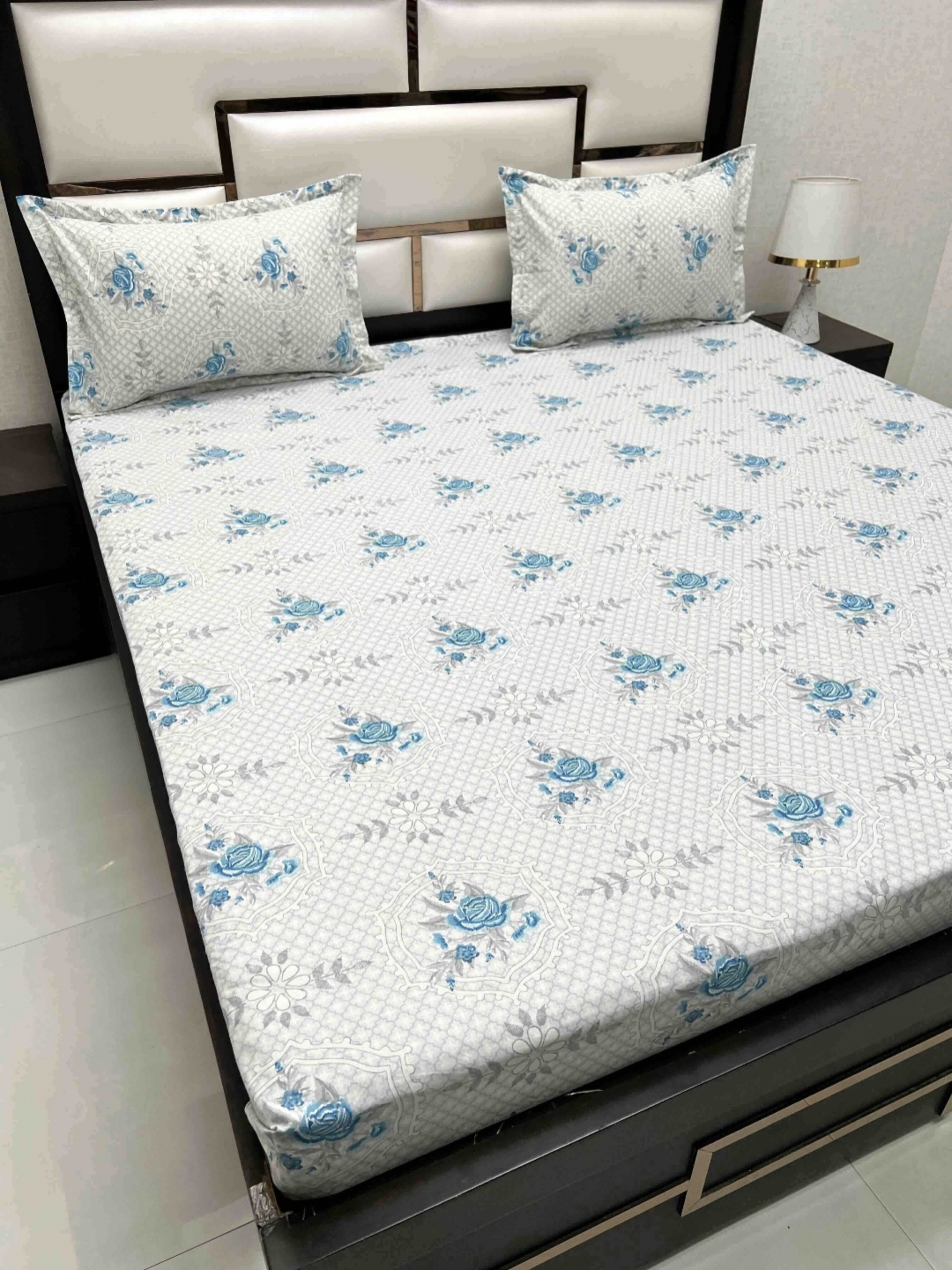 

Pure Decor Blue & White Floral Printed 220 TC Cotton King Bedsheet Set 2.74 m x 2.74 m