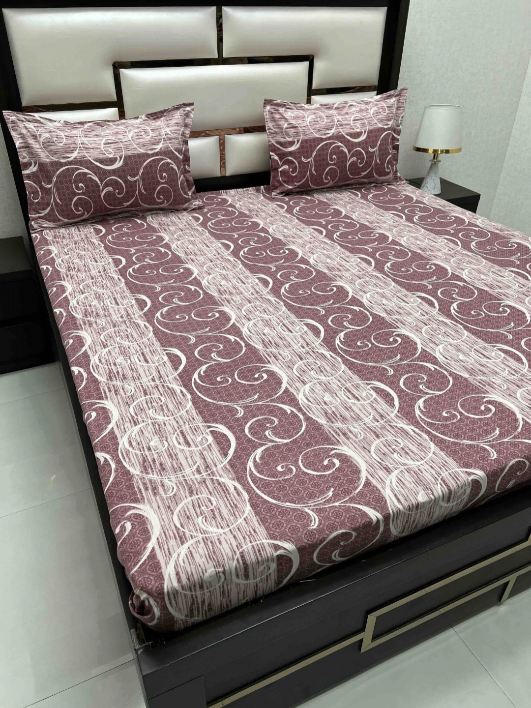 

Velar Fur Sib Maroon Printed Pure Cotton 220 TC King Bedsheet Set 2.74 x 2.74 m